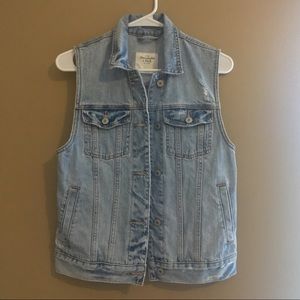 💙A&F Jean Vest💙